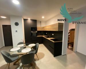 CHORVÁTSKO, PRIVLAKA - MODERNÝ APARTMÁN S VÝHĽADOM NA MORE LEN 150 M OD PLÁŽE