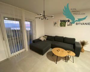 CHORVÁTSKO, PRIVLAKA - MODERNÝ APARTMÁN S VÝHĽADOM NA MORE LEN 150 M OD PLÁŽE