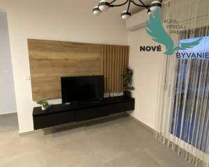 CHORVÁTSKO, PRIVLAKA - MODERNÝ APARTMÁN S VÝHĽADOM NA MORE LEN 150 M OD PLÁŽE