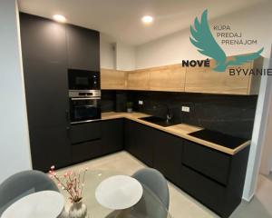 CHORVÁTSKO, PRIVLAKA - MODERNÝ APARTMÁN S VÝHĽADOM NA MORE LEN 150 M OD PLÁŽE