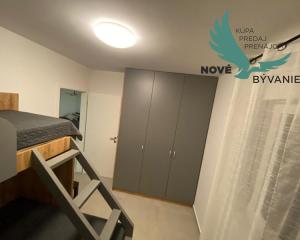 CHORVÁTSKO, PRIVLAKA - MODERNÝ APARTMÁN S VÝHĽADOM NA MORE LEN 150 M OD PLÁŽE