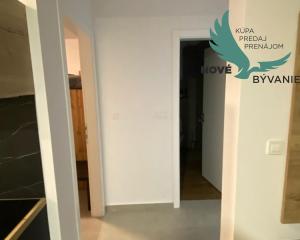 CHORVÁTSKO, PRIVLAKA - MODERNÝ APARTMÁN S VÝHĽADOM NA MORE LEN 150 M OD PLÁŽE