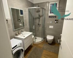 CHORVÁTSKO, PRIVLAKA - MODERNÝ APARTMÁN S VÝHĽADOM NA MORE LEN 150 M OD PLÁŽE