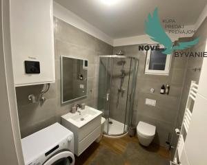 CHORVÁTSKO, PRIVLAKA - MODERNÝ APARTMÁN S VÝHĽADOM NA MORE LEN 150 M OD PLÁŽE