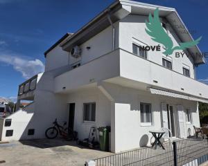 Chorvátsko- Dom s výhľadom na more blízko pláže na ostrove Vir