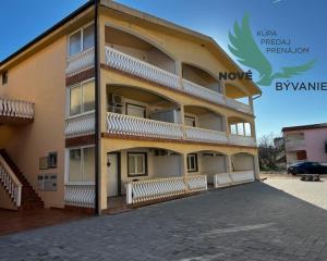 Chorvátsko, ostrov Vir - Na predaj útulný trojizbový apartmán len 30m od mora!