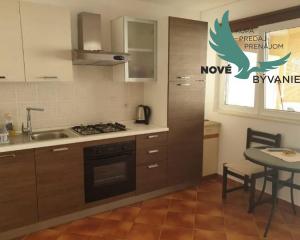 Chorvátsko, ostrov Vir - Na predaj útulný trojizbový apartmán len 30m od mora!