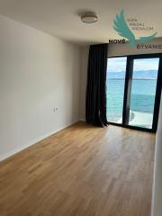 Chorvátsko - Na predaj novostavba apartmánu v prvej rade od mora