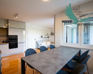 Chorvátsko - Luxusný Apartmán pri Mori so Záhradou a Garážou – Zadar, Diklo