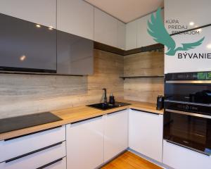 Chorvátsko - Luxusný Apartmán pri Mori so Záhradou a Garážou – Zadar, Diklo