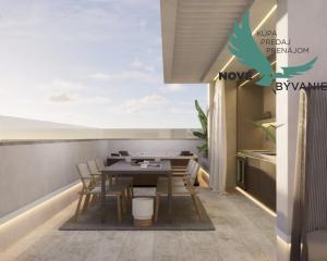 CHORVÁTSKO - LUXUS NA DOSAH MORA - EXLUZÍVNE VILA V REZIDENCII NA OSTROVE MURTER