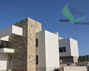 CHORVÁTSKO - LUXUS NA DOSAH MORA - EXLUZÍVNE VILA V REZIDENCII NA OSTROVE MURTER