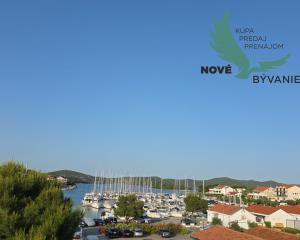 CHORVÁTSKO - LUXUS NA DOSAH MORA - EXLUZÍVNE VILA V REZIDENCII NA OSTROVE MURTER