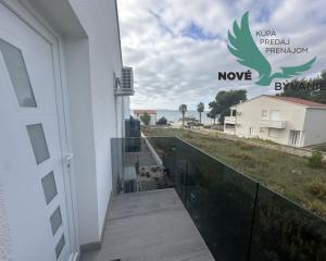 Chorvátsko , ostrov Vir - Na predaj trojizbový apartmán s výhľadom na more