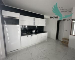 Chorvátsko , ostrov Vir - Na predaj trojizbový apartmán s výhľadom na more