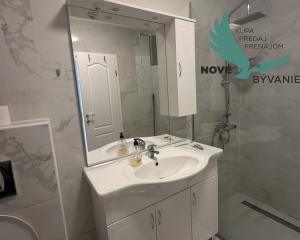 Chorvátsko , ostrov Vir - Na predaj trojizbový apartmán s výhľadom na more