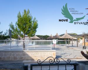 Chorvátsko, ostrov Murter - Exluzívne na predaj prízemný rodinný dom pri pláži