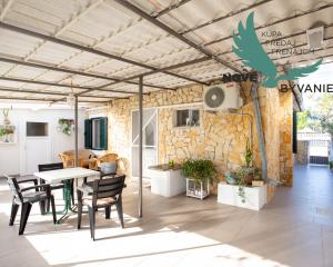 Chorvátsko, ostrov Murter - Exluzívne na predaj prízemný rodinný dom pri pláži