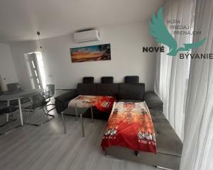 CHORVÁTSKO : VIR – PRÍZEMNÝ APARTMÁN S TERASOU, IBA 70 M OD MORA!