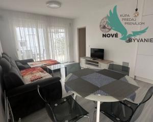 CHORVÁTSKO : VIR – PRÍZEMNÝ APARTMÁN S TERASOU, IBA 70 M OD MORA!