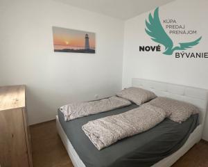 CHORVÁTSKO : VIR – PRÍZEMNÝ APARTMÁN S TERASOU, IBA 70 M OD MORA!