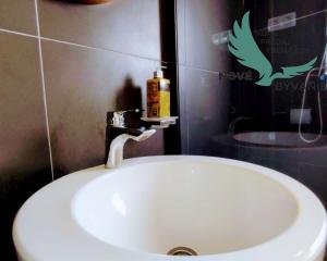 CHORVÁTSKO, OSTROV VIR  NA PREDAJ ŠTÝLOVÝ APARTMÁN S VÝHĽADOM NA MORE