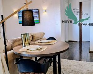 CHORVÁTSKO, OSTROV VIR  NA PREDAJ ŠTÝLOVÝ APARTMÁN S VÝHĽADOM NA MORE