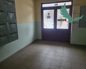 Pôvodný 2-izbový byt s južnou loggiou a nízkymi nákladmi – centrum Brezna - PREDAJ