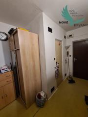 Pôvodný 2-izbový byt s južnou loggiou a nízkymi nákladmi – centrum Brezna - PREDAJ