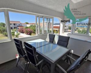 Chorvátsko, ostrov Vir - Na predaj priestranný apartmán s výhľadom na more!