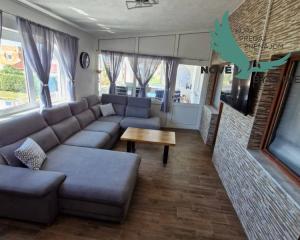 Chorvátsko, ostrov Vir - Na predaj priestranný apartmán s výhľadom na more!