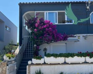 Chorvátsko, ostrov Vir - Na predaj priestranný apartmán s výhľadom na more!