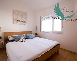 Chorvátsko , Petrčane - Na predaj zariadený apartmán s terasou