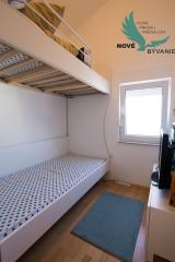 Chorvátsko , Petrčane - Na predaj zariadený apartmán s terasou