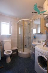 Chorvátsko , Petrčane - Na predaj zariadený apartmán s terasou