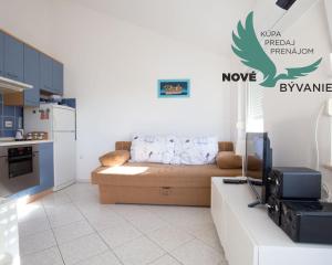 Chorvátsko , Petrčane - Na predaj zariadený apartmán s terasou