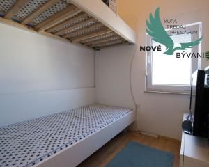 Chorvátsko , Petrčane - Na predaj zariadený apartmán s terasou