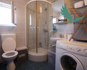 Chorvátsko , Petrčane - Na predaj zariadený apartmán s terasou