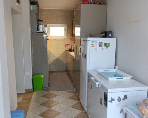 Chorvátsko - Na predaj dom s dvoma apartmánmi len 90 m od mora – Vrsi!