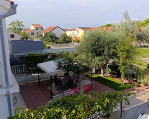 Chorvátsko - Na predaj dom s dvoma apartmánmi len 90 m od mora – Vrsi!