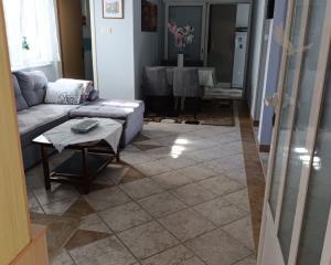 Chorvátsko - Na predaj dom s dvoma apartmánmi len 90 m od mora – Vrsi!