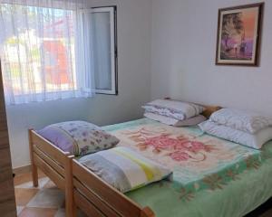 Chorvátsko - Na predaj dom s dvoma apartmánmi len 90 m od mora – Vrsi!