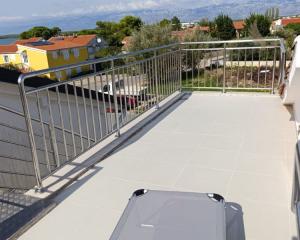 Chorvátsko - Na predaj dom s dvoma apartmánmi len 90 m od mora – Vrsi!