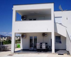 Na predaj dom 3x apartmán len 100m od mora - Chorvátsko -Privlaka