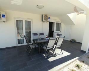 Na predaj dom 3x apartmán len 100m od mora - Chorvátsko -Privlaka