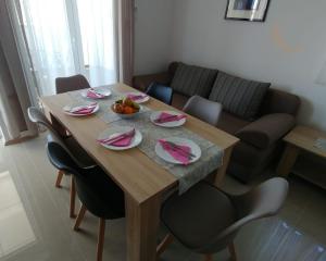 Na predaj dom 3x apartmán len 100m od mora - Chorvátsko -Privlaka