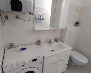 Na predaj dom 3x apartmán len 100m od mora - Chorvátsko -Privlaka