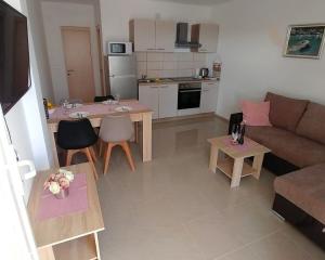 Na predaj dom 3x apartmán len 100m od mora - Chorvátsko -Privlaka