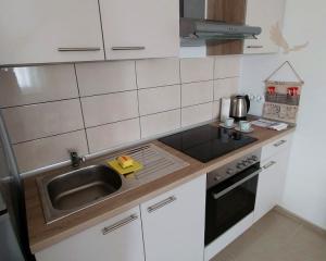 Na predaj dom 3x apartmán len 100m od mora - Chorvátsko -Privlaka