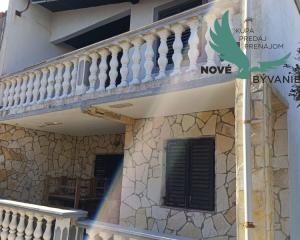 Chorvátsko - Na predaj dom 2x apartmán výhodná investícia